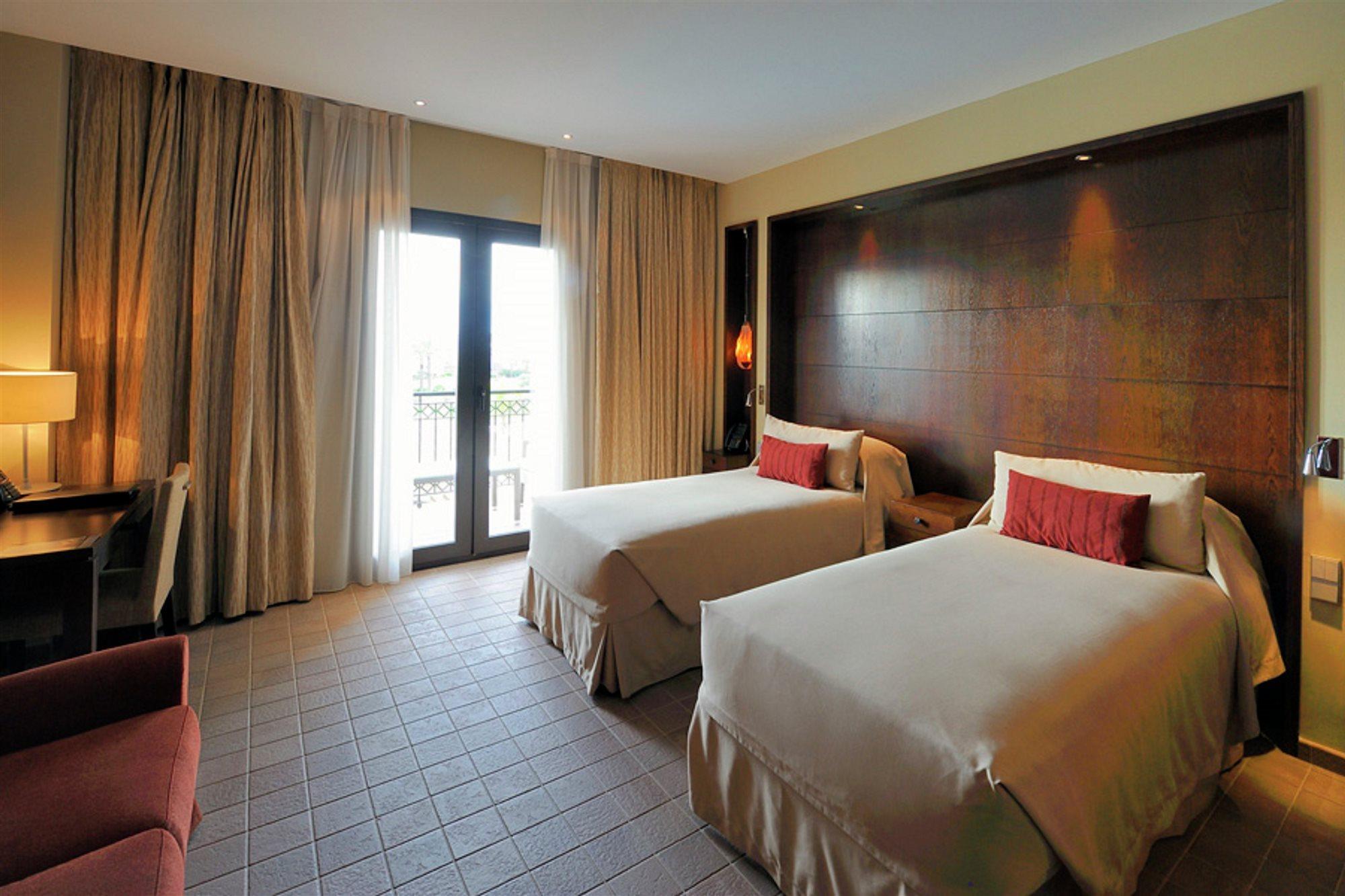 Doubletree By Hilton La Torre Golf Resort Roldán Exterior foto Deluxe room