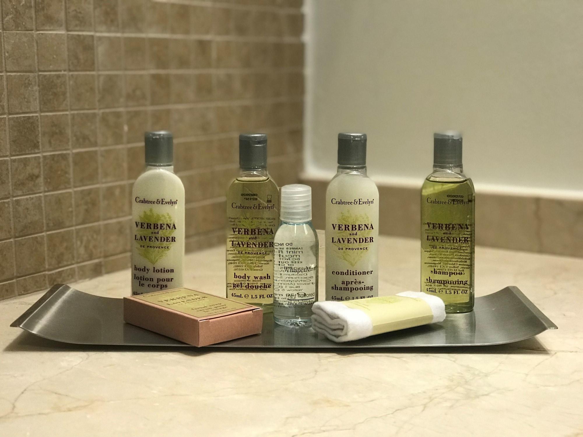 Doubletree By Hilton La Torre Golf Resort Roldán Exterior foto A selection of toiletries