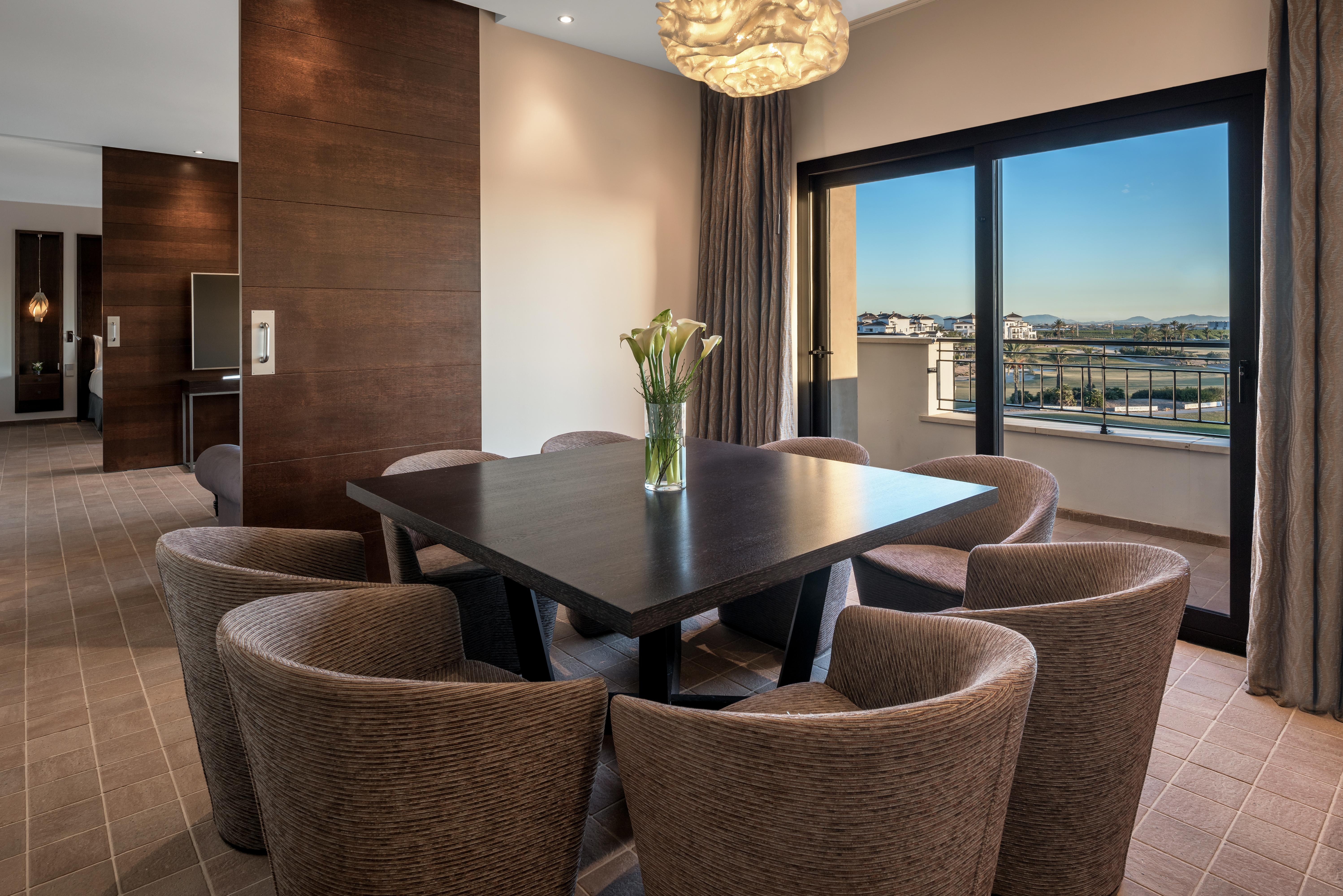 Doubletree By Hilton La Torre Golf Resort Roldán Exterior foto A suite at the Hilton Athens