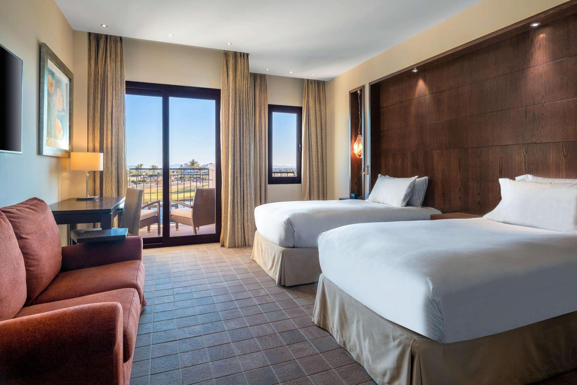 Doubletree By Hilton La Torre Golf Resort Roldán Exterior foto A guest room at the Hilton San Diego Bayfront