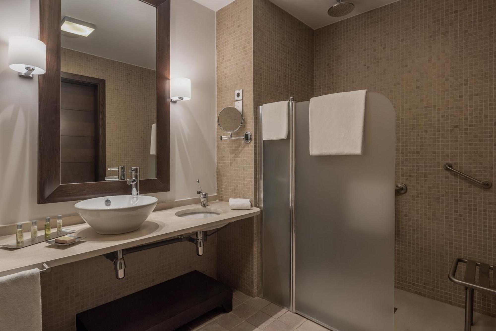 Doubletree By Hilton La Torre Golf Resort Roldán Exterior foto Bathroom