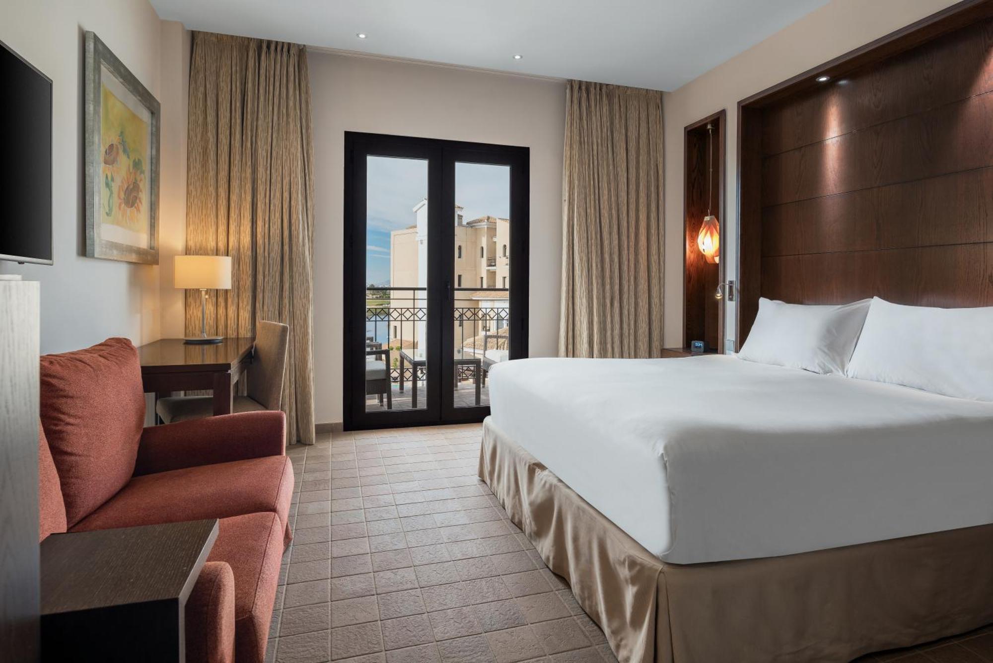 Doubletree By Hilton La Torre Golf Resort Roldán Exterior foto A room at the Hilton Nicosia