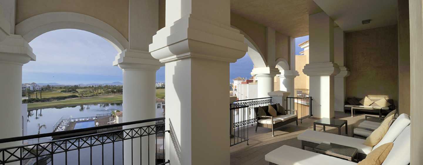 Doubletree By Hilton La Torre Golf Resort Roldán Exterior foto Balcony of a suite at the Ritz-Carlton, Naples